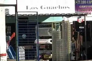 Ferretería Los Guachos.