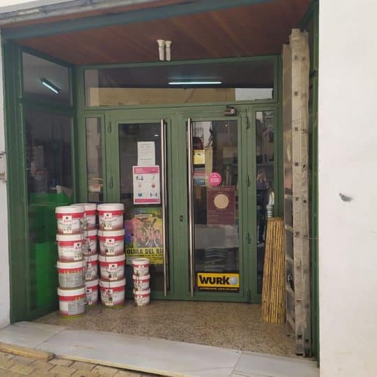 leneria y ferreteria las 4 esquinas
